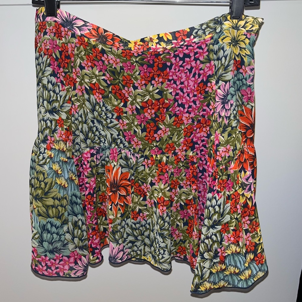 Urban Outfitters Vera Flippy Skirt/ Floral Pattern